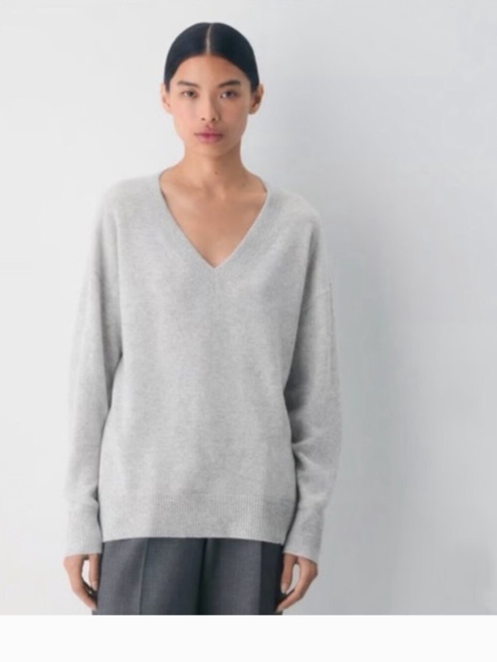 WILFRED Aritzia Wool Cashmere Blend V-Neck Gray Sweater size small